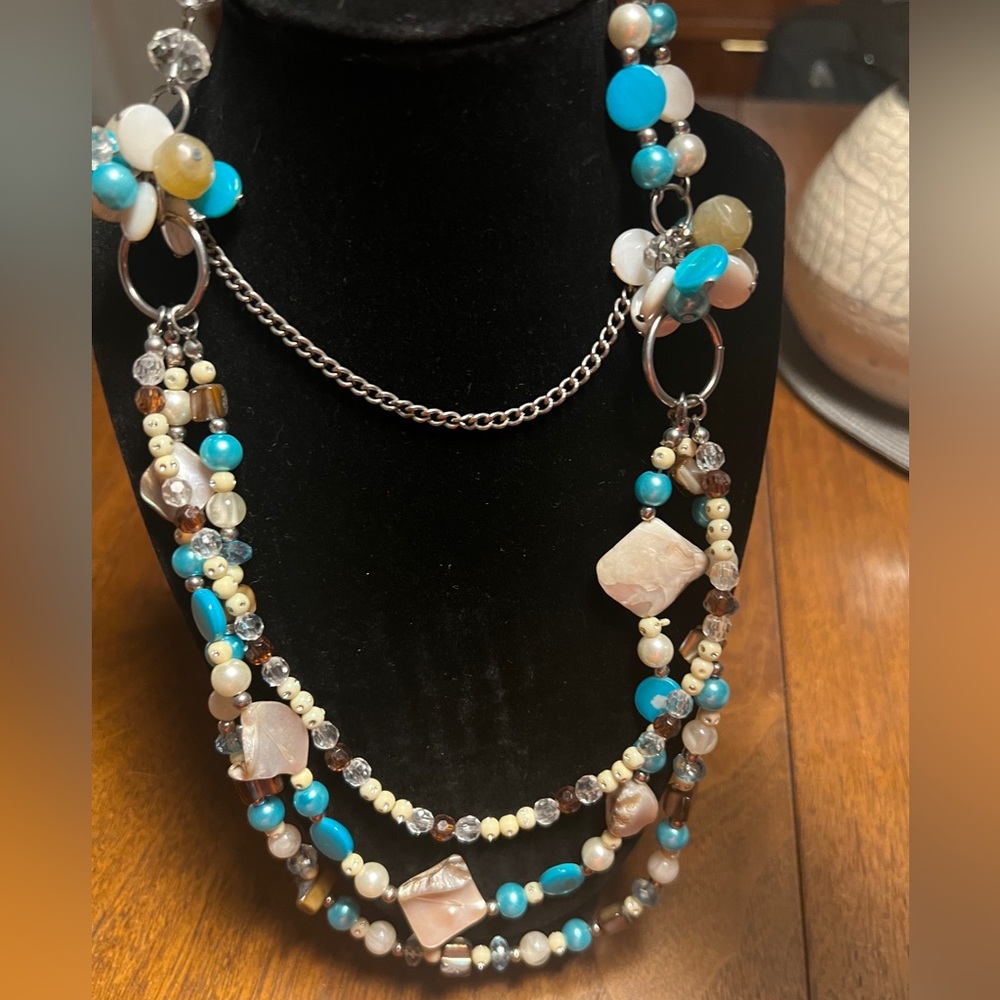 🤩 $5 SALE! 🤩 NWT Charming Charlie beaded multi-strand necklace and earring set